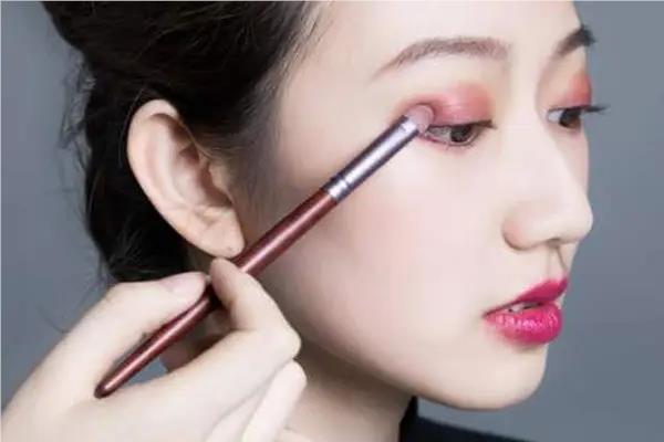北京当地非常有名的化妆培训学校是哪家
