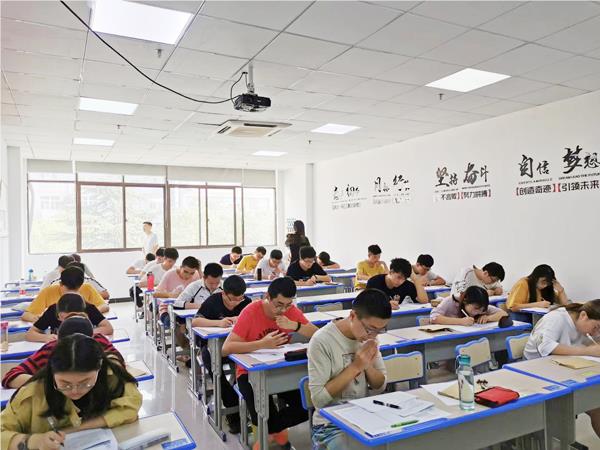 南京玄武区全新出炉的25考研暑假封闭营名单榜首公布