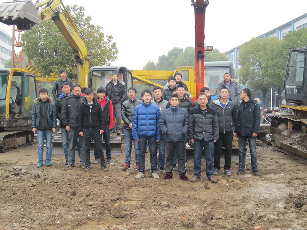 武汉建宏挖掘机培训学校环境