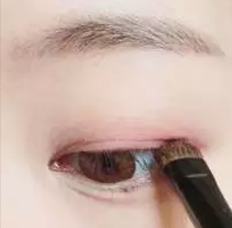 太原乐尚化妆学校分享粉色淡妆眼影的化妆技巧