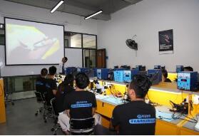 广州核芯教育手机维修培训学员上课图片2