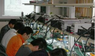 广州核芯教育手机维修培训学员上课图片4