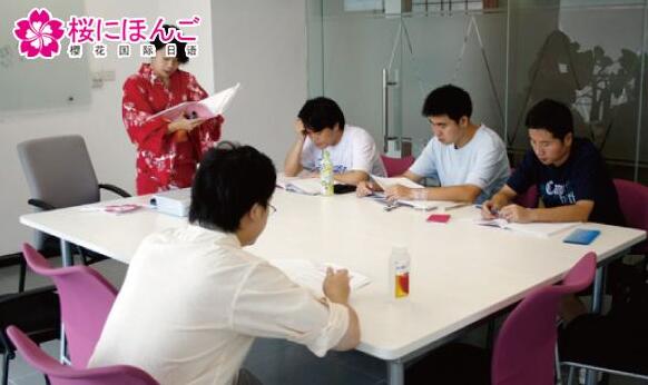 樱花国际日语学校学员上课图片1