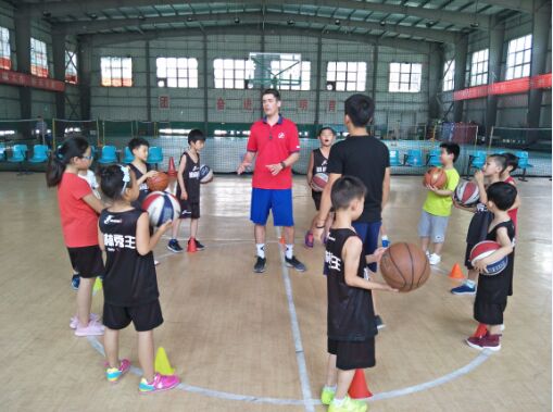 郑州哈林秀王国际英语篮球训练营