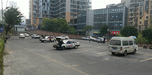 重庆考驾照选择哪个驾校更可靠