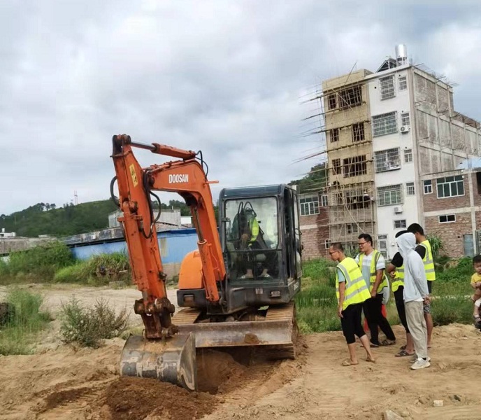 梅州嘉旺挖掘机培训基地学校环境