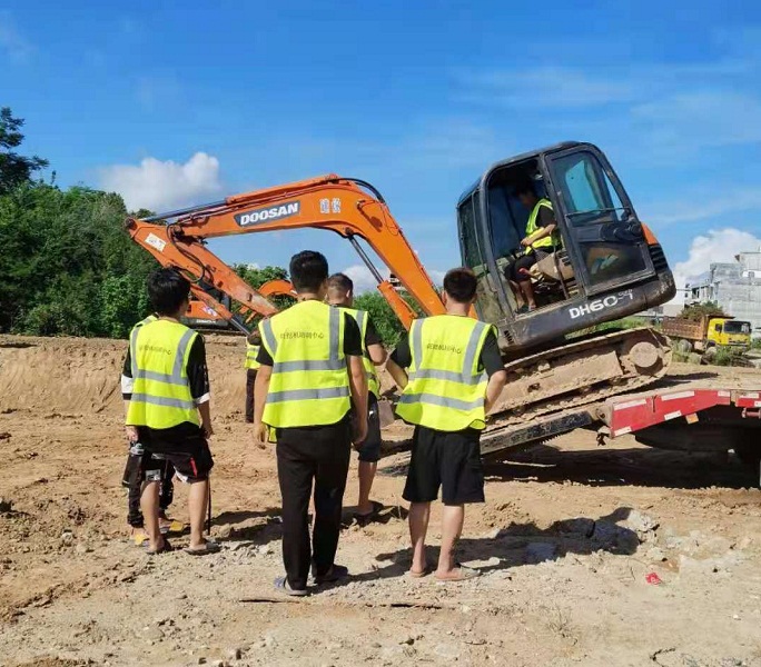 梅州嘉旺挖掘机培训基地学校环境