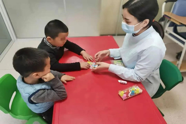 武汉儿童智力障碍学校-认知力注意力发育迟缓落后培训