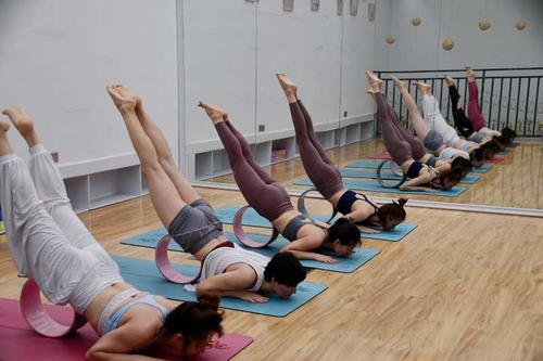 广州夏天练瑜伽更利于排汗排毒