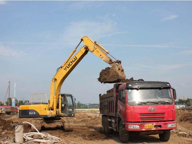 郑州学习挖掘机挖沟的操作要领